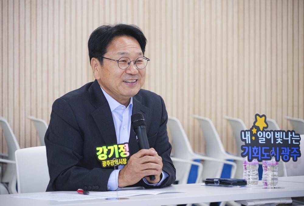 강기정 시장, 청년활동가들 만나 마을살이 공유