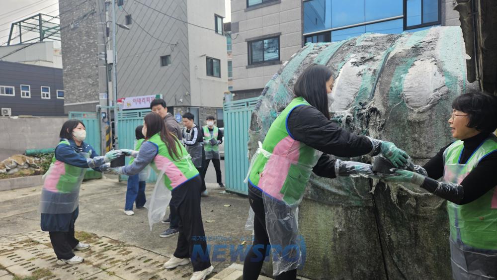 그린기프트 봉사단, 대구 동구 안심4동에 사랑의 연탄 나눔