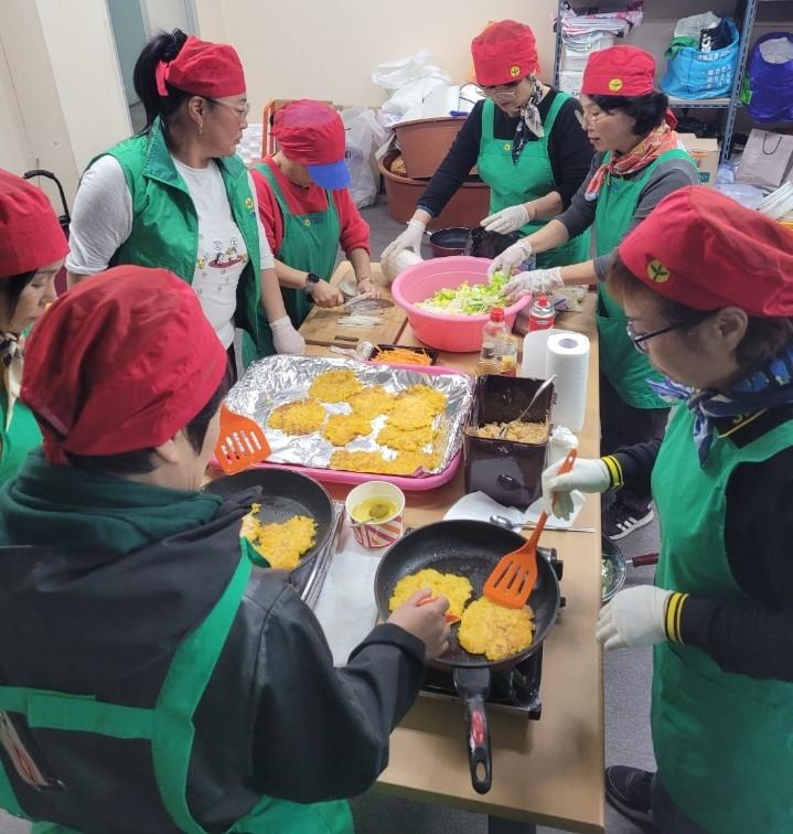 북구 침산3동 새마을부녀회, 홀몸 어르신 생신상 차려드리기