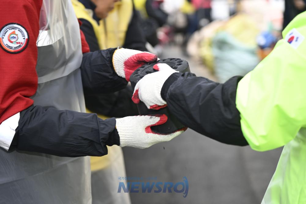 달성군자원봉사센터, '2024 사랑의 연탄나눔' 활동 전개