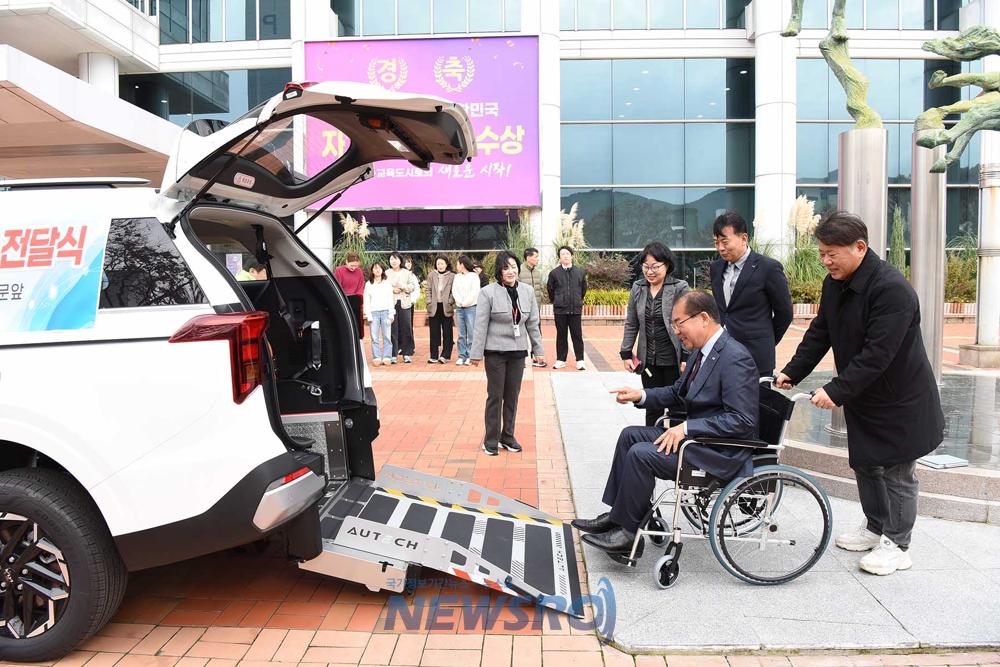 사상구보건소, 장애인 특화차량 전달받아