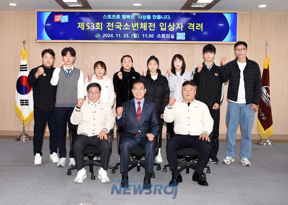 사상구·사상구체육회, 제53회 전국소년체전 입상자에 격려금 전달