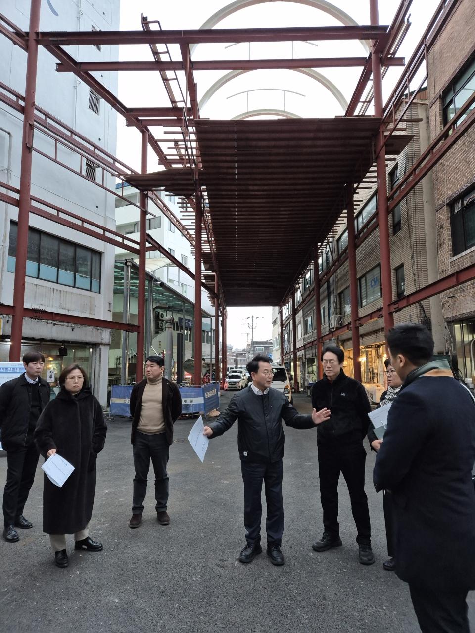 육동한 춘천시장, 해외 출장 긴급 귀국해 민생경제 점검