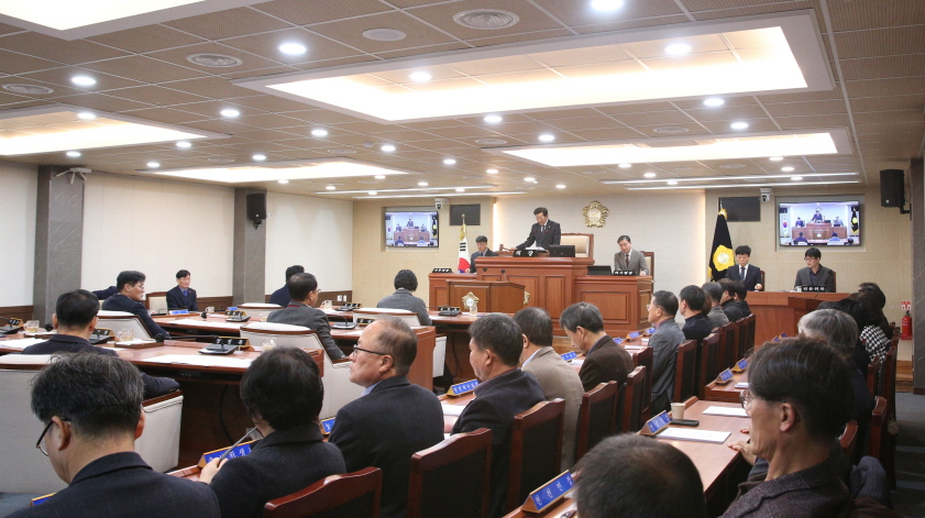 제370회 장수군의회 임시회 개회
- 조례안 등 10건 의안 처리 -