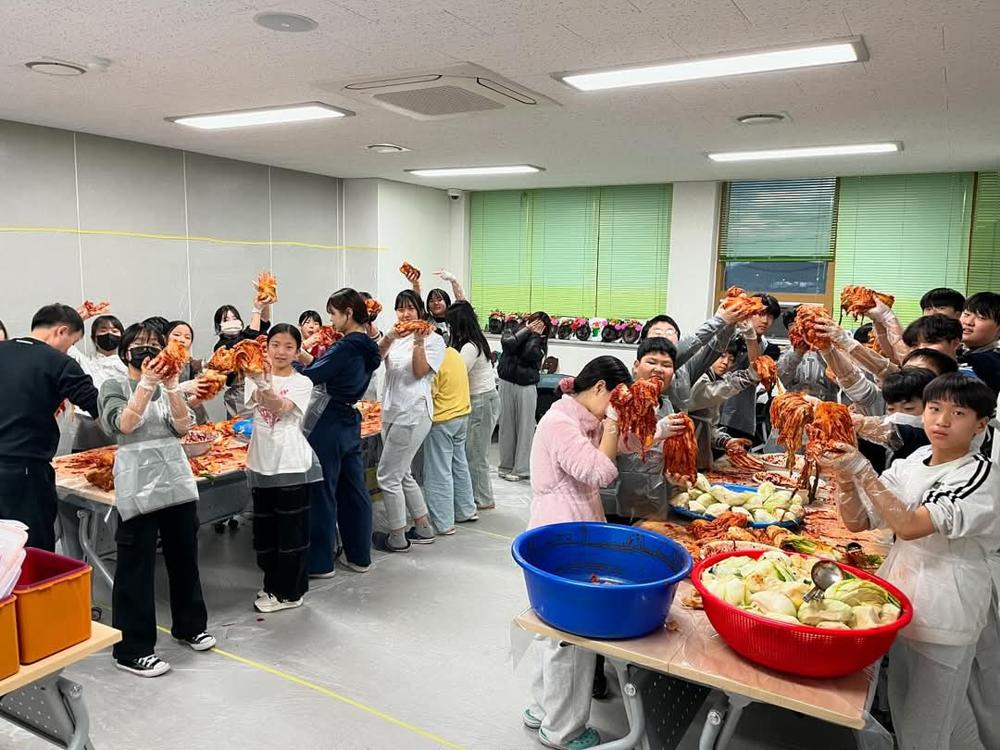 경주 두빛나래, 안강지역 경로당에 김장김치 전달