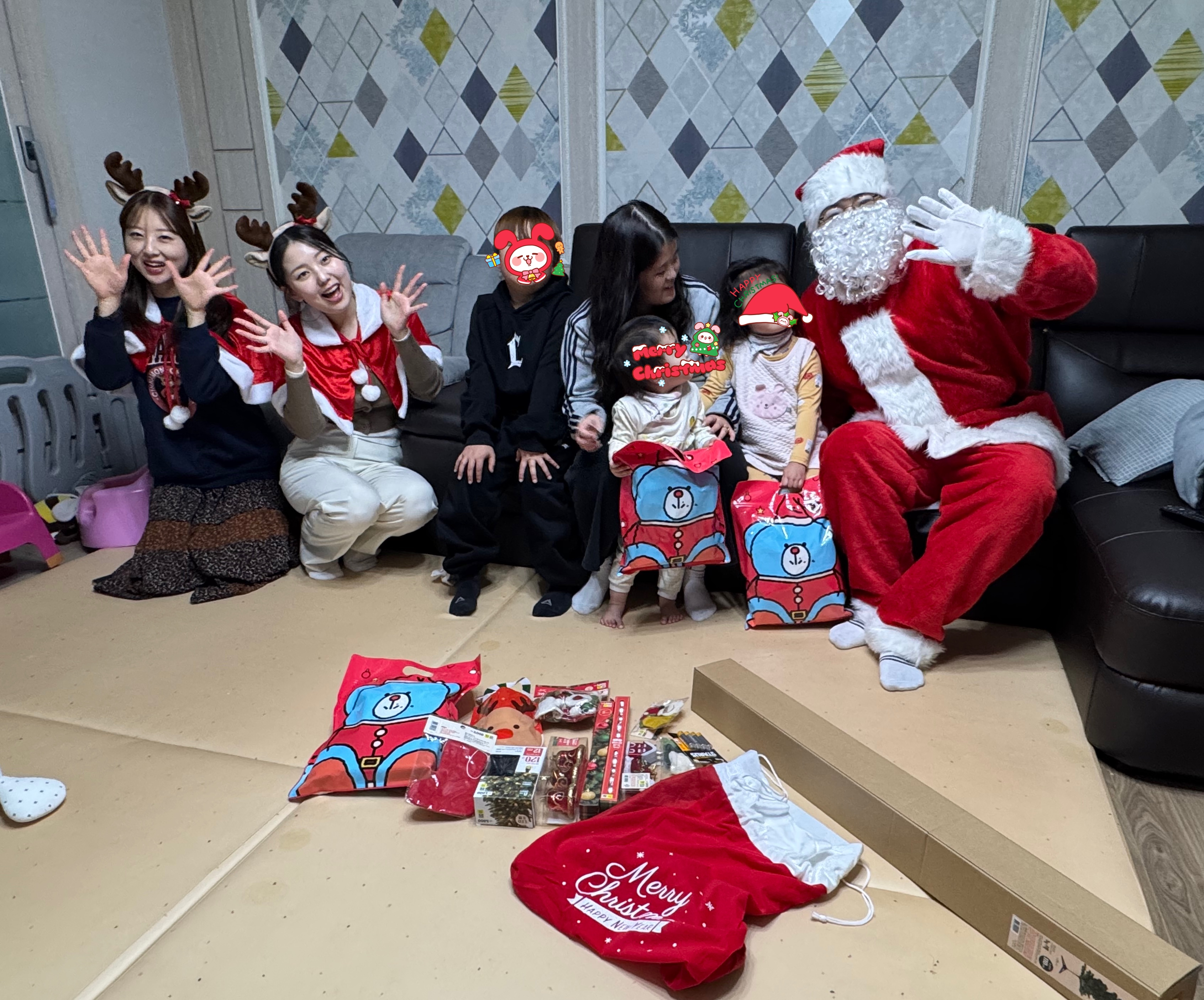 우와! 산타 할아버지가 우리 집에!! - 성주군 이웃사촌복지센터 ‘Merry 희망 Day!’ 진행 -