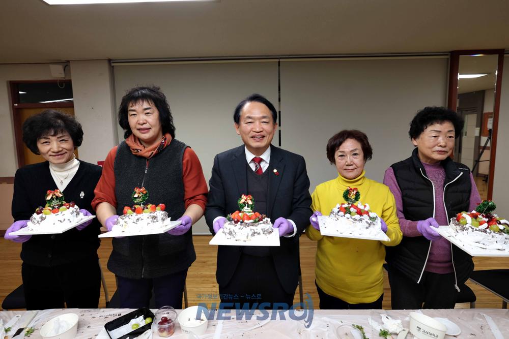 동구 송현3동 지역사회보장협의체, '크리스마스 케이크 나눔 행사' 개최