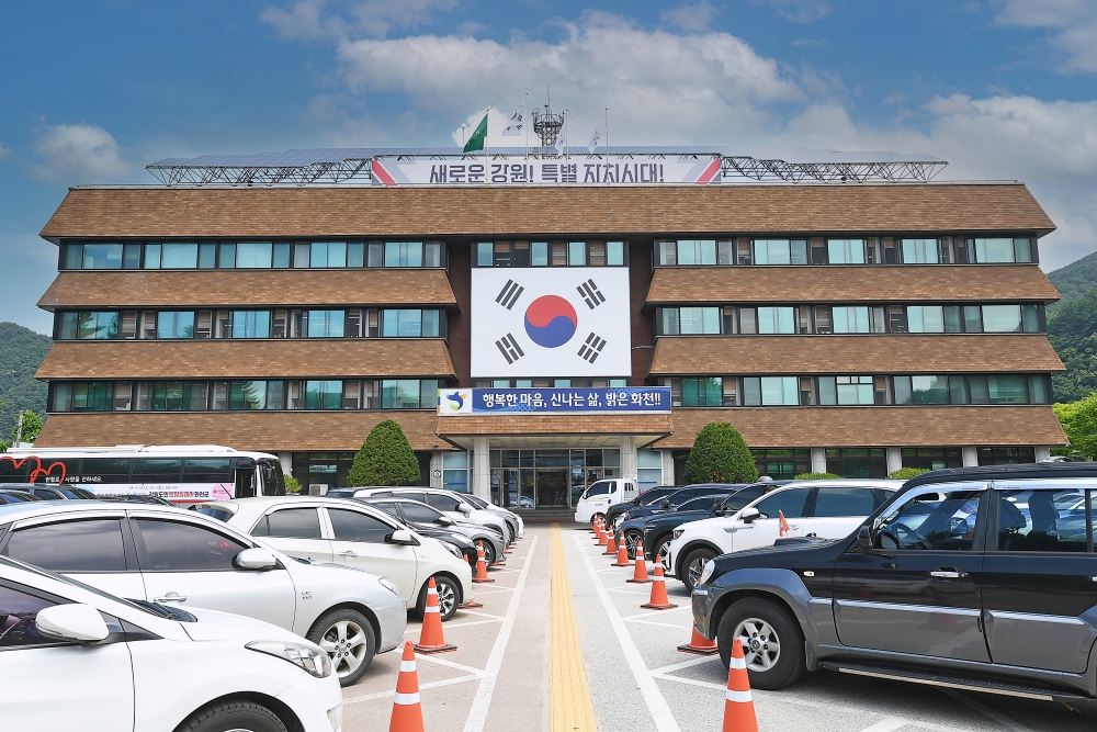 “다시 겨울, 역시 화천!” 2025 화천산천어축제 개막