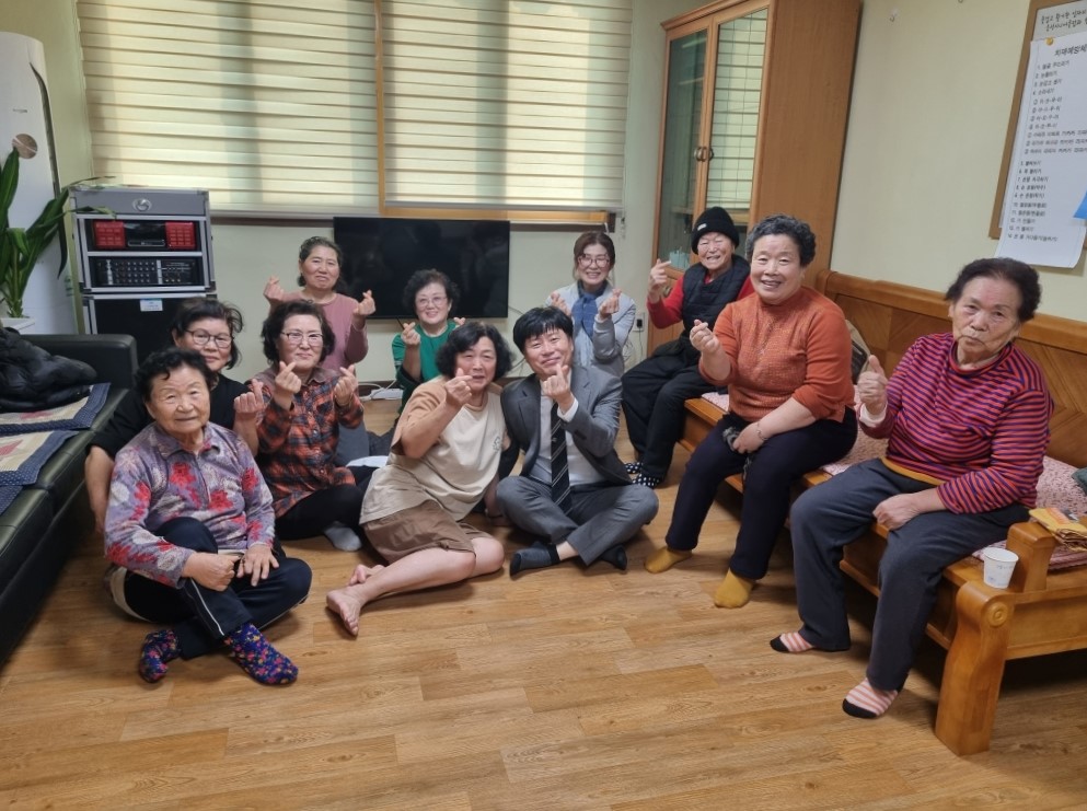 유승희 금왕읍장, 경로당 방문과 어려운 이웃 위문...소통행정