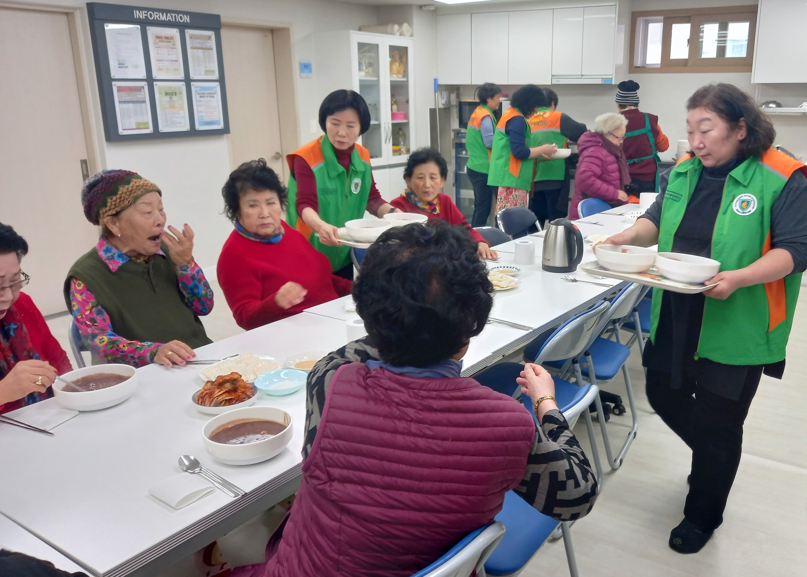 서대문구 북가좌2동 자율방재단, 어르신 팥죽 대접 훈훈