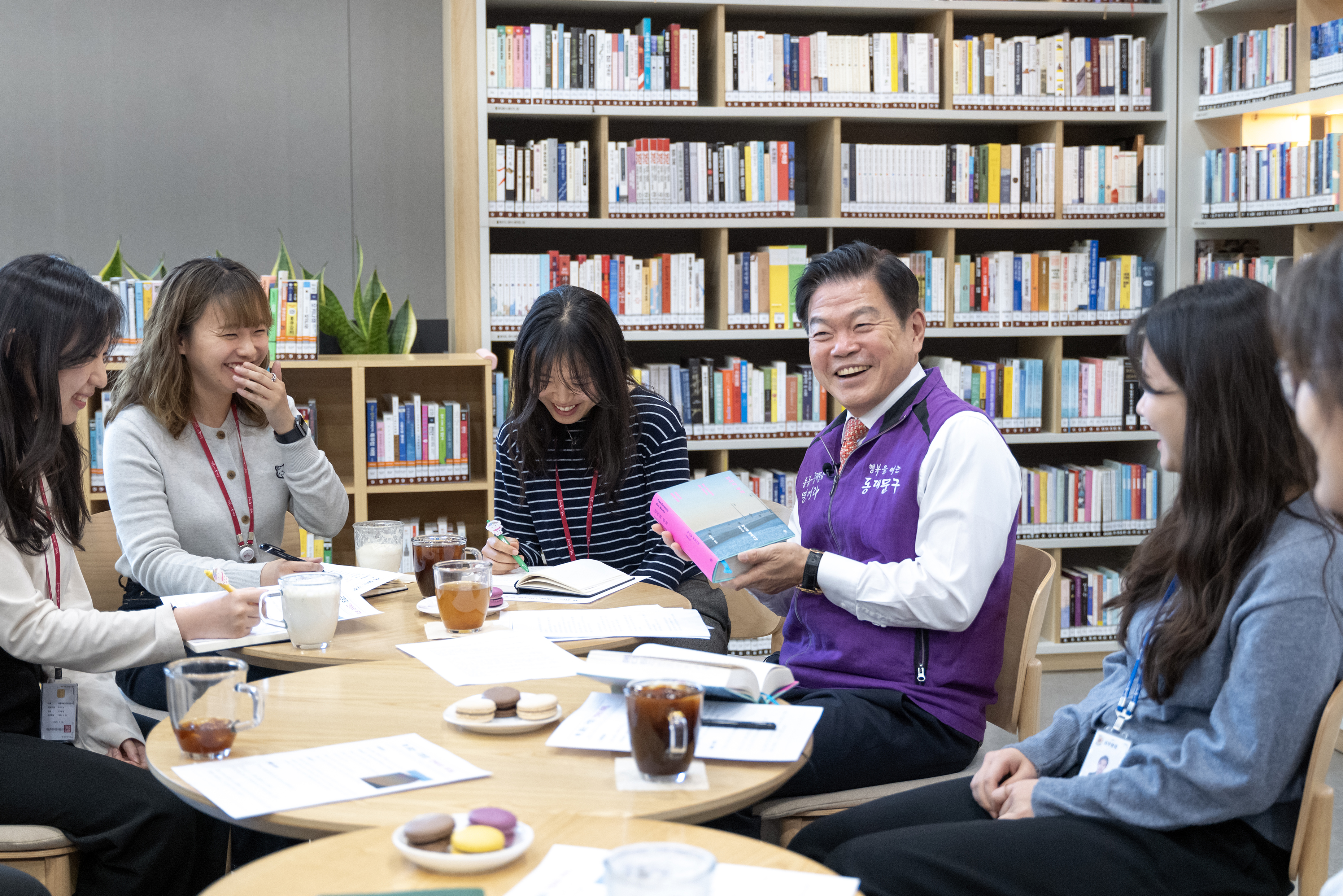 동대문구, 스마트 행정 도입…구청장과 직원 독서토론회도