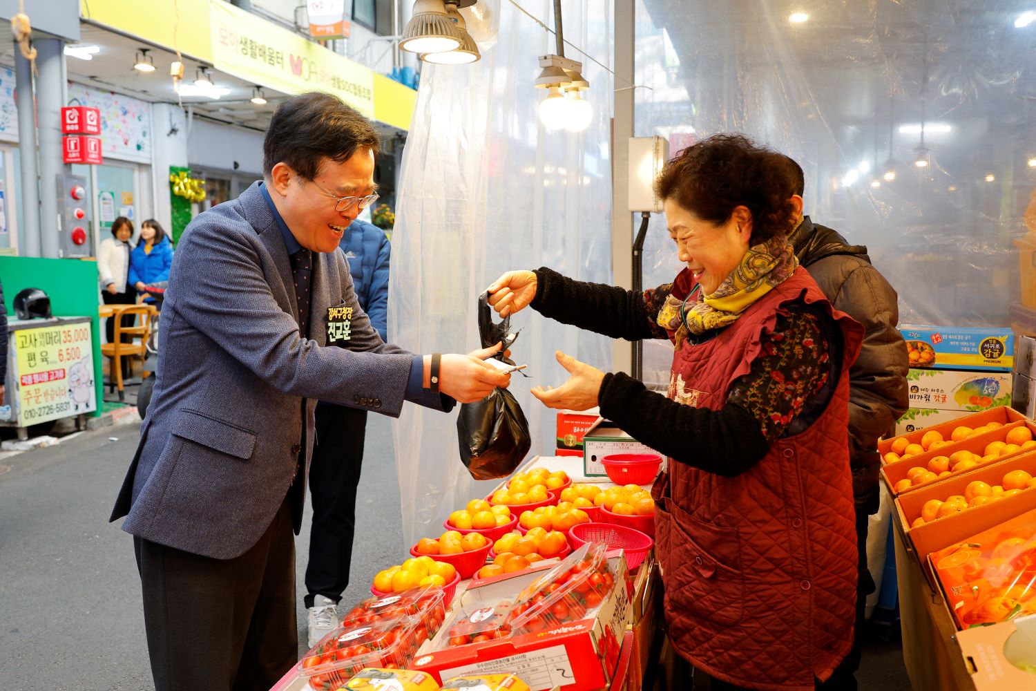 진교훈 강서구청장, 설 앞두고 전통시장 민생 챙겨
