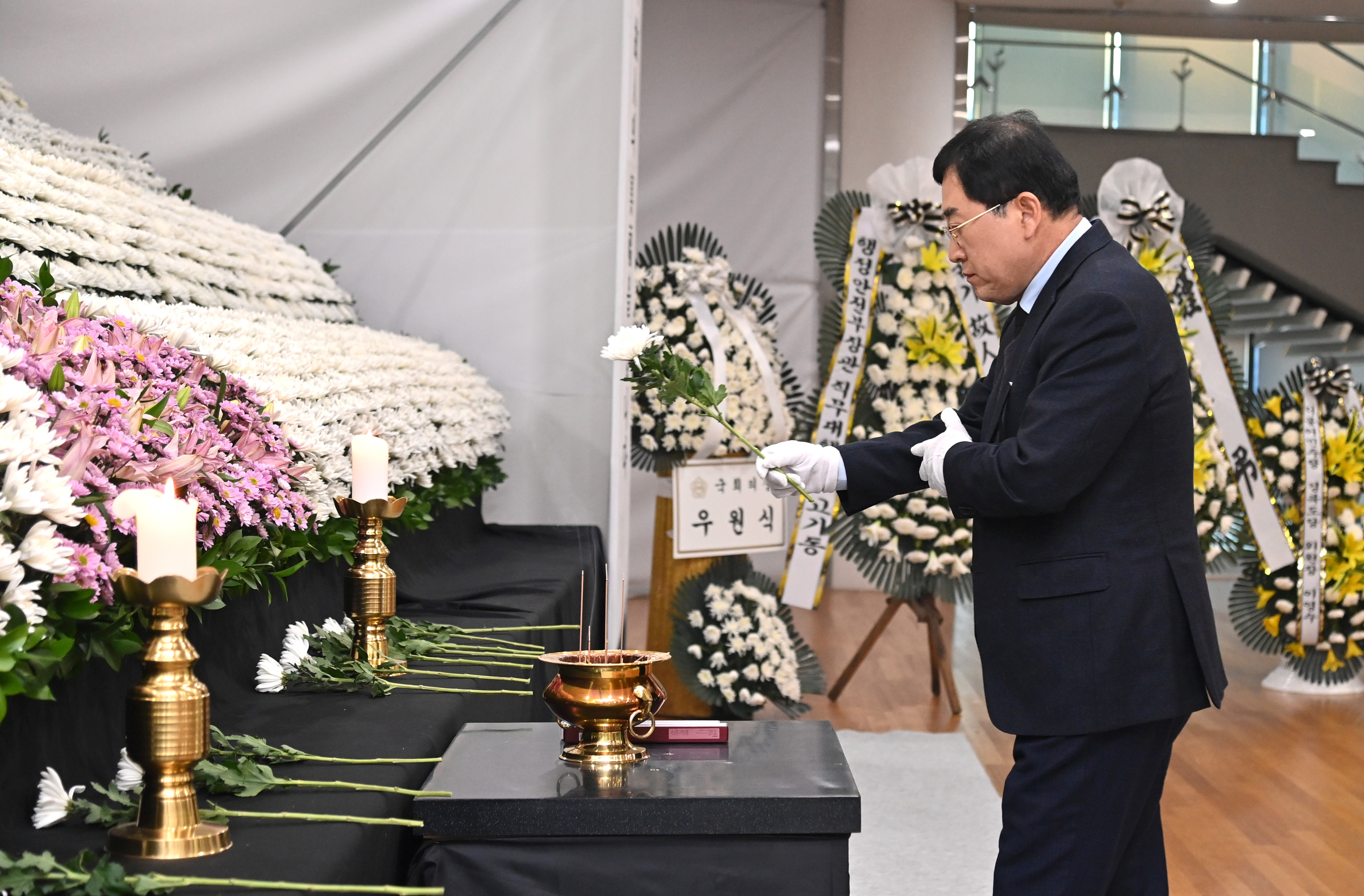 주낙영 경주시장, 제주항공 여객기 사고 희생자 합동 분향소 찾아 추모