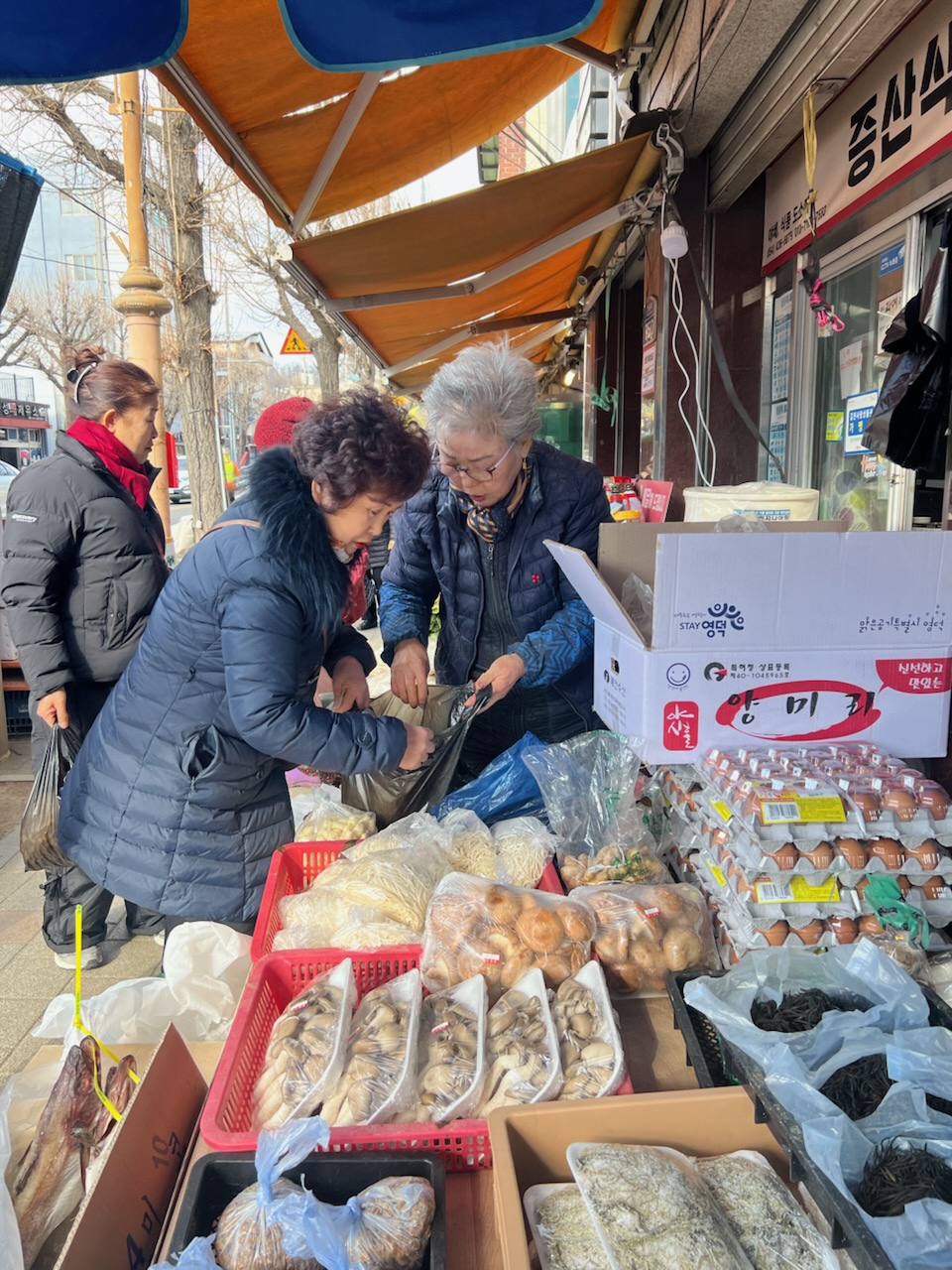자산동 자유총연맹(여) 설맞이 전통시장 장보기