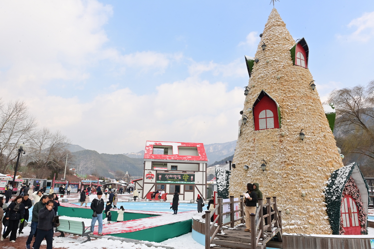 겨울 최고 핫플레이스는 여기! 크리스마스 빌리지 분천산타마을