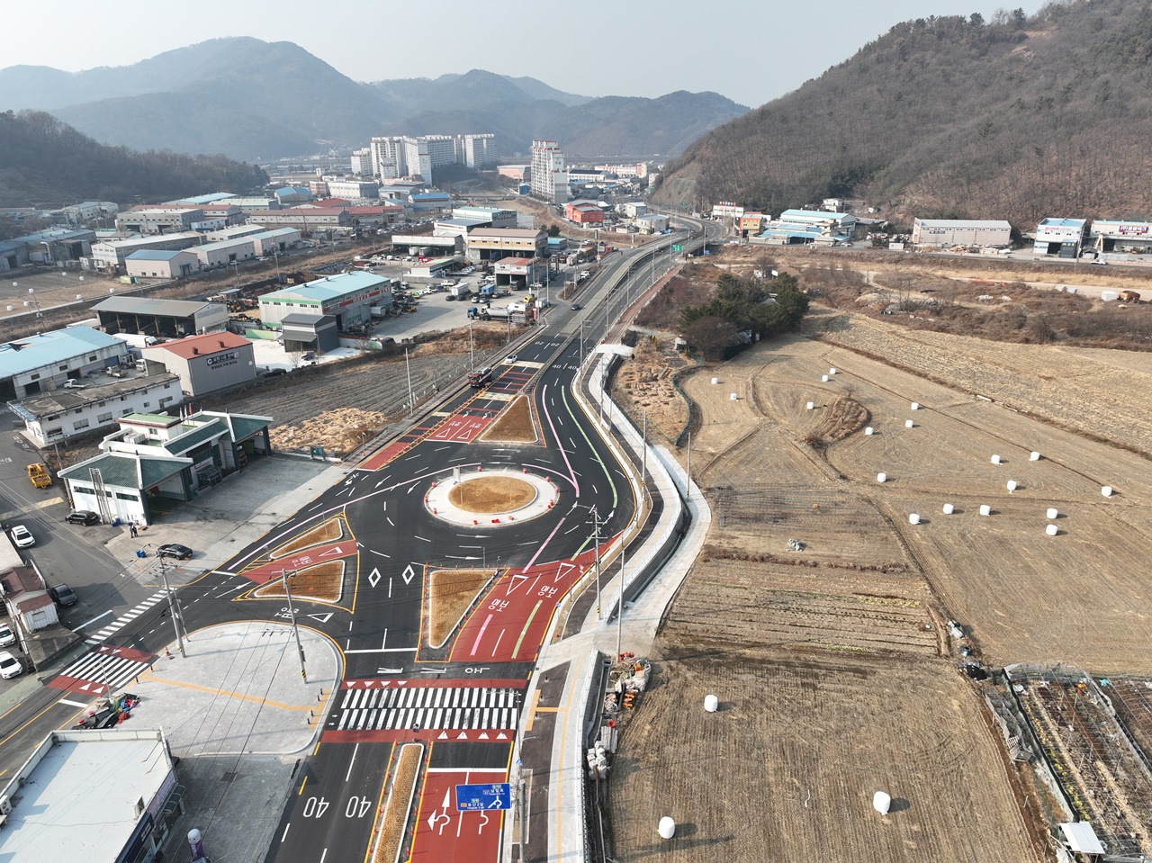 함안군, 칠원119 안전센터 앞 회전교차로 준공, 안전하고 쾌적한 도로 환경 조성
