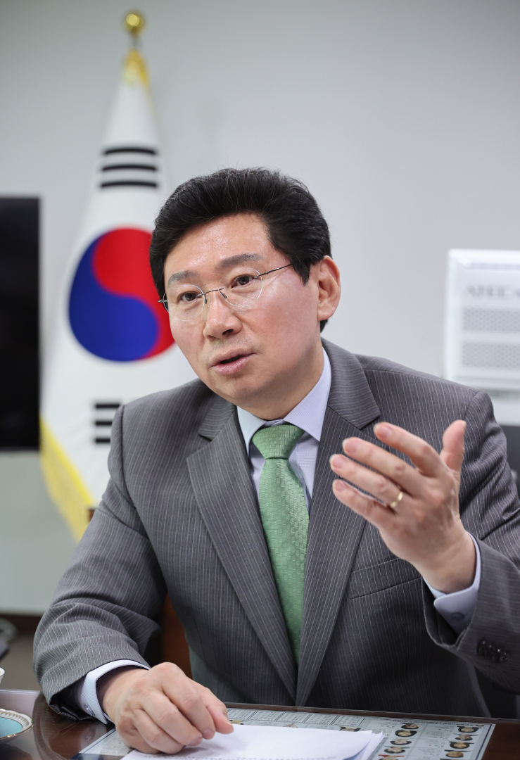 이상일 용인특례시장, "경기도 부지사가 국토교통부 장관 만나 경기남부광역철도 등 철도 이야기를 한 것은 늦어도 한참 늦은 것"