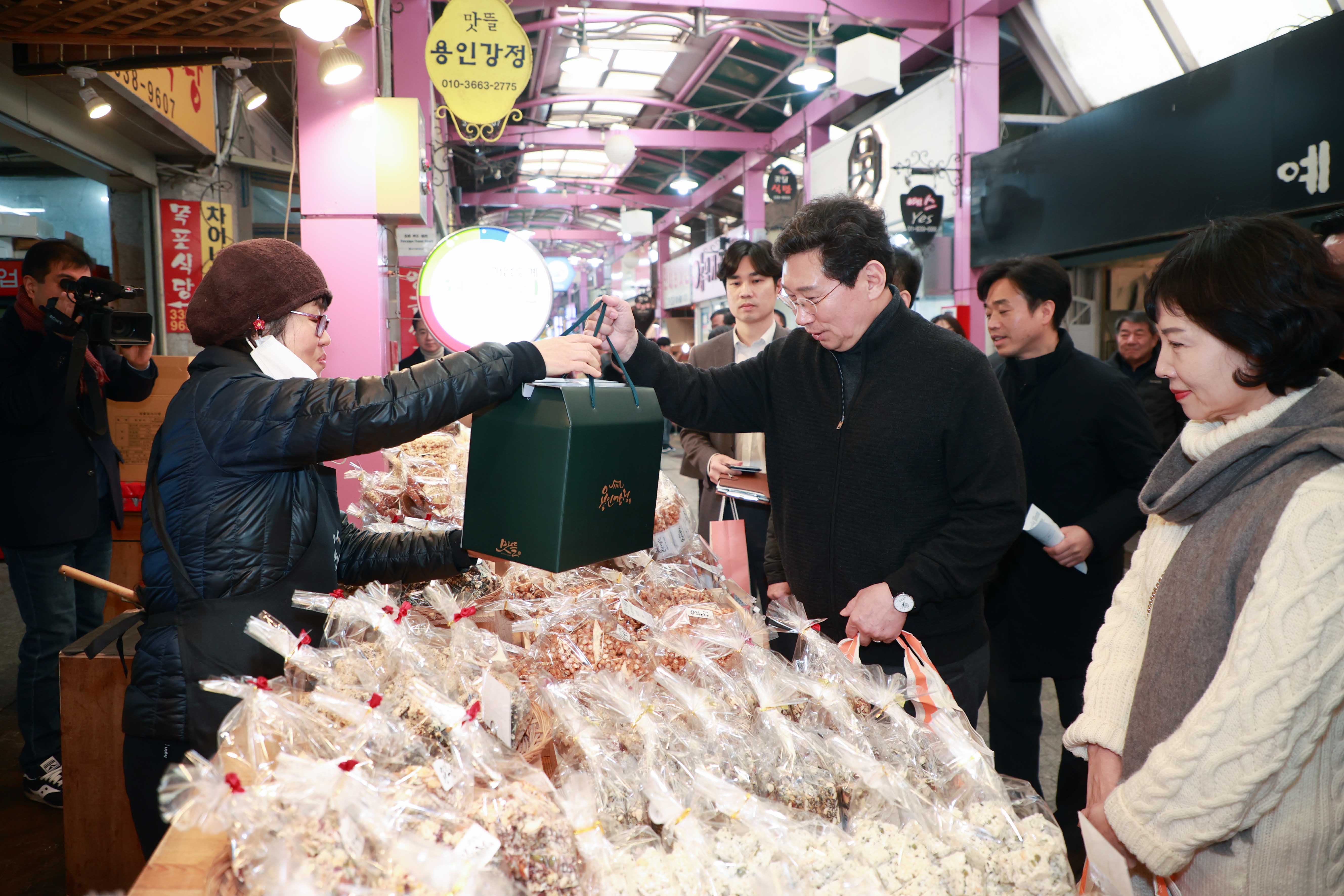 이상일 용인특례시장, 설 명절 앞두고 전통시장과 사회복지시설 방문