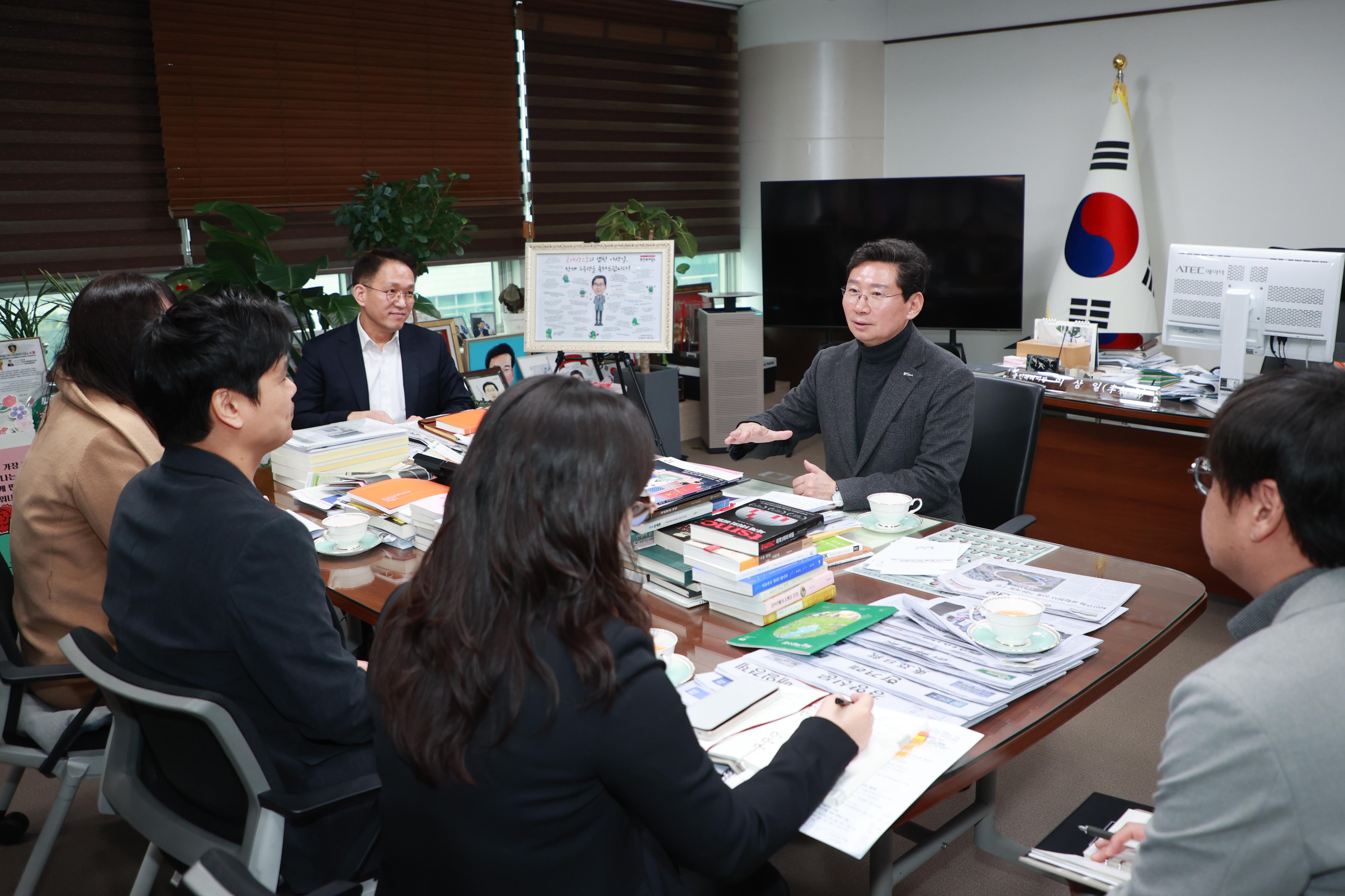 이상일 용인특례시장, 여운홍 K-GTSEC 센터장과 반도체산업 인재 양성 방안 논의