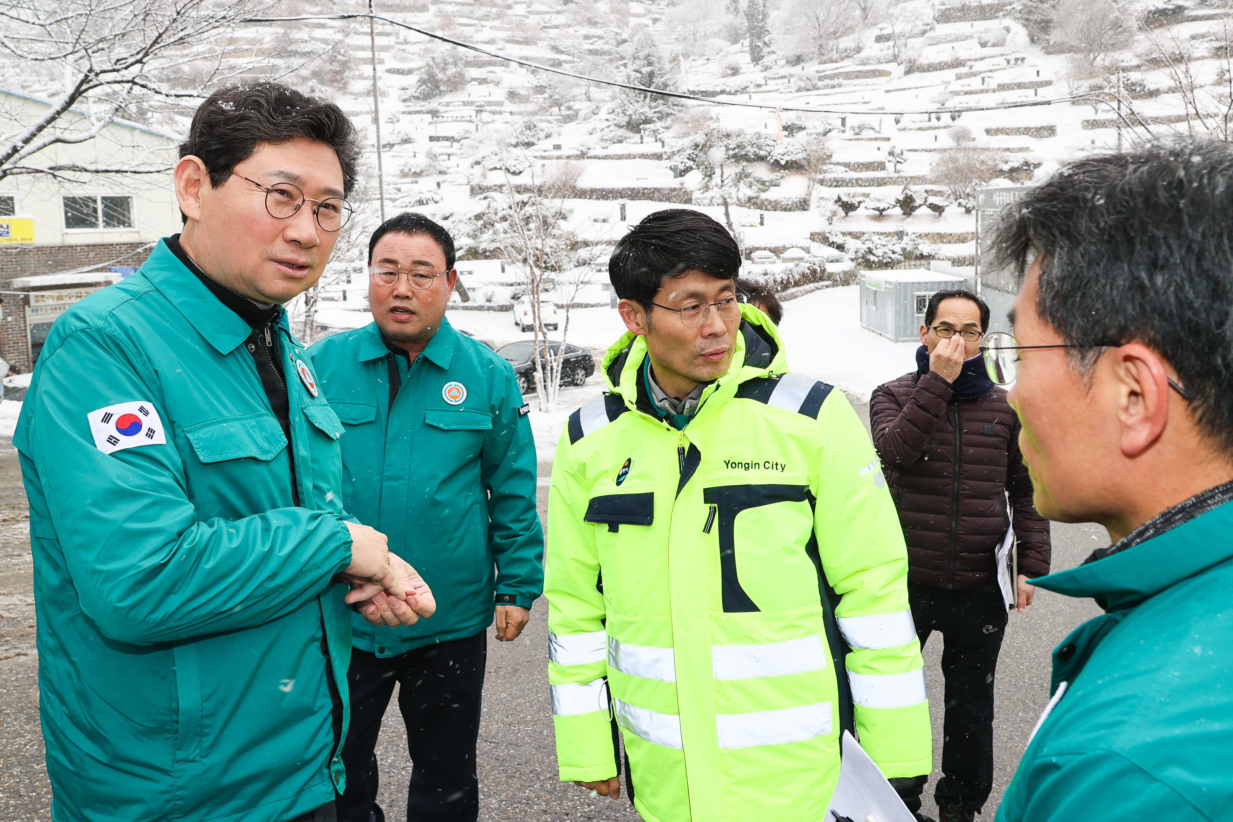 이상일 용인특례시장, 용인 3개 구 주요 공원묘지 주변 도로 등 제설 현장 찾아 점검