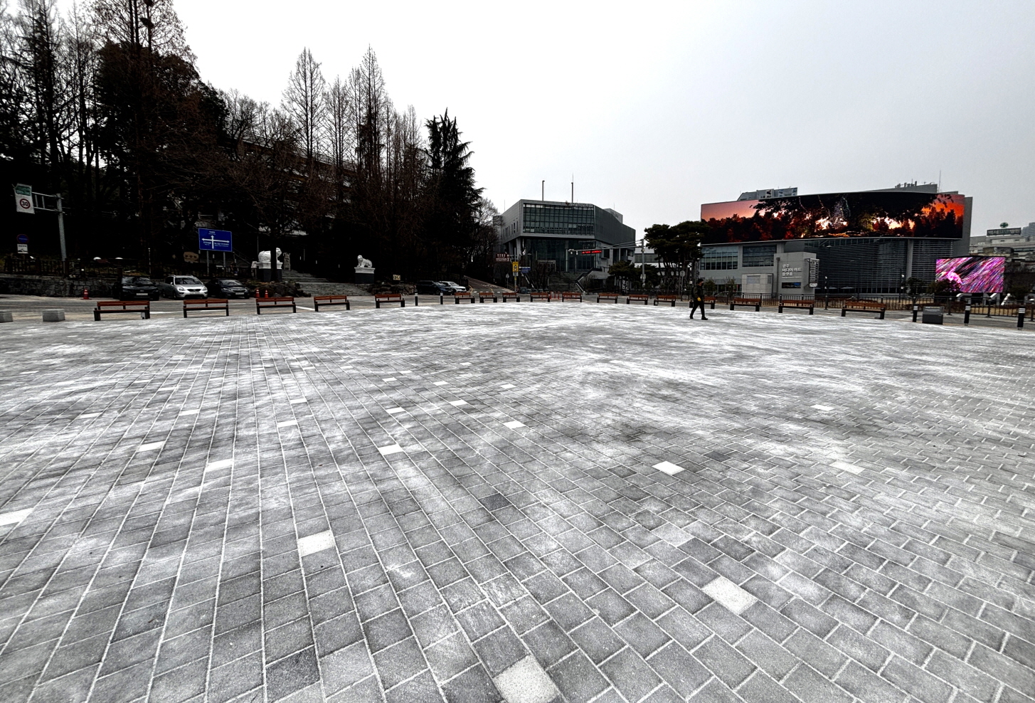 ‘청춘 빛포차 광장’ 개방…‘대·자·보 광주’ 한발