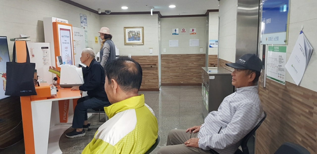 강화군, 건강과 재미 둘다 잡는다!…헬스케어 경로당