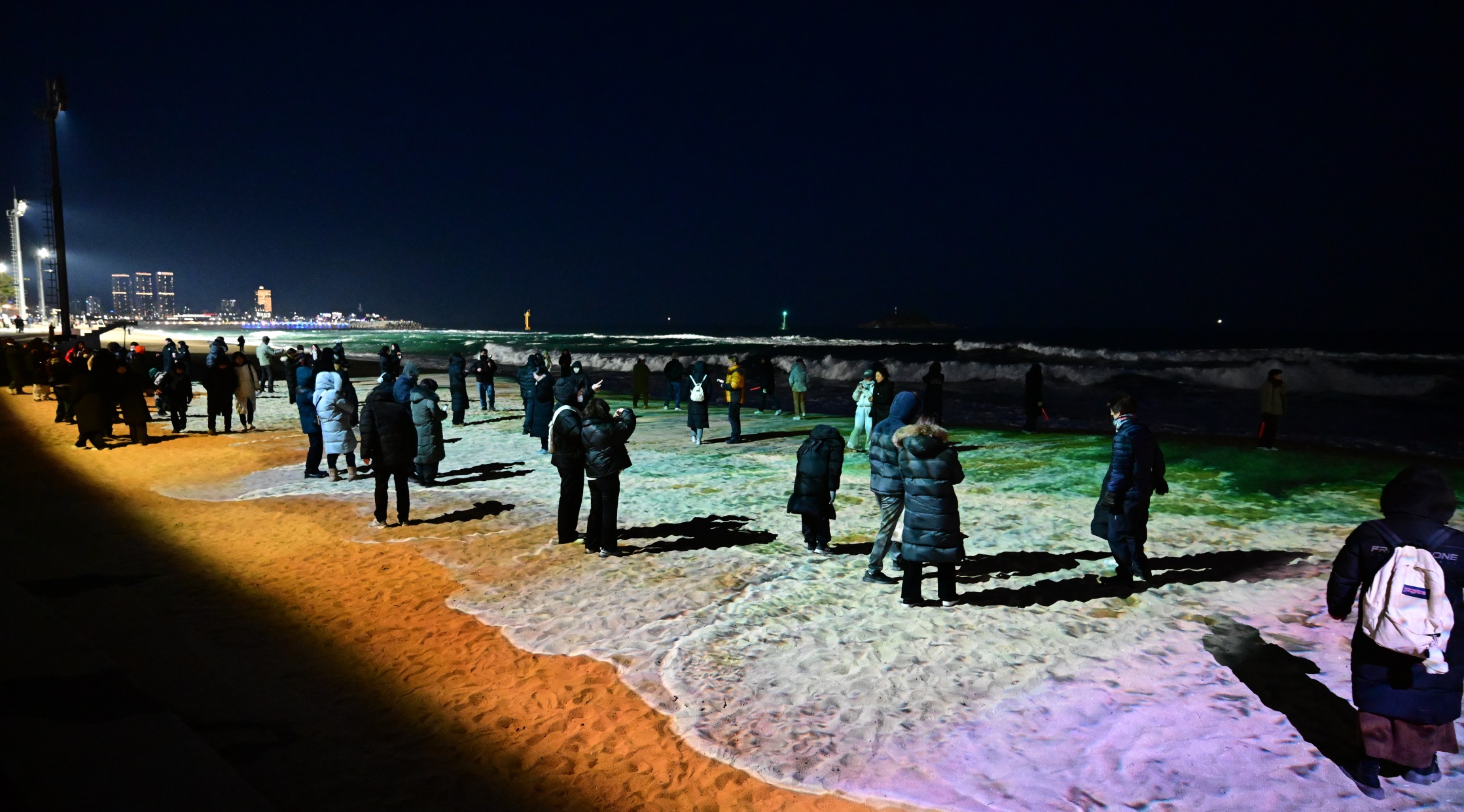 속초해수욕장 미디어아트 ‘빛의 바다, Sokcho(속초)’, 성황리 개막