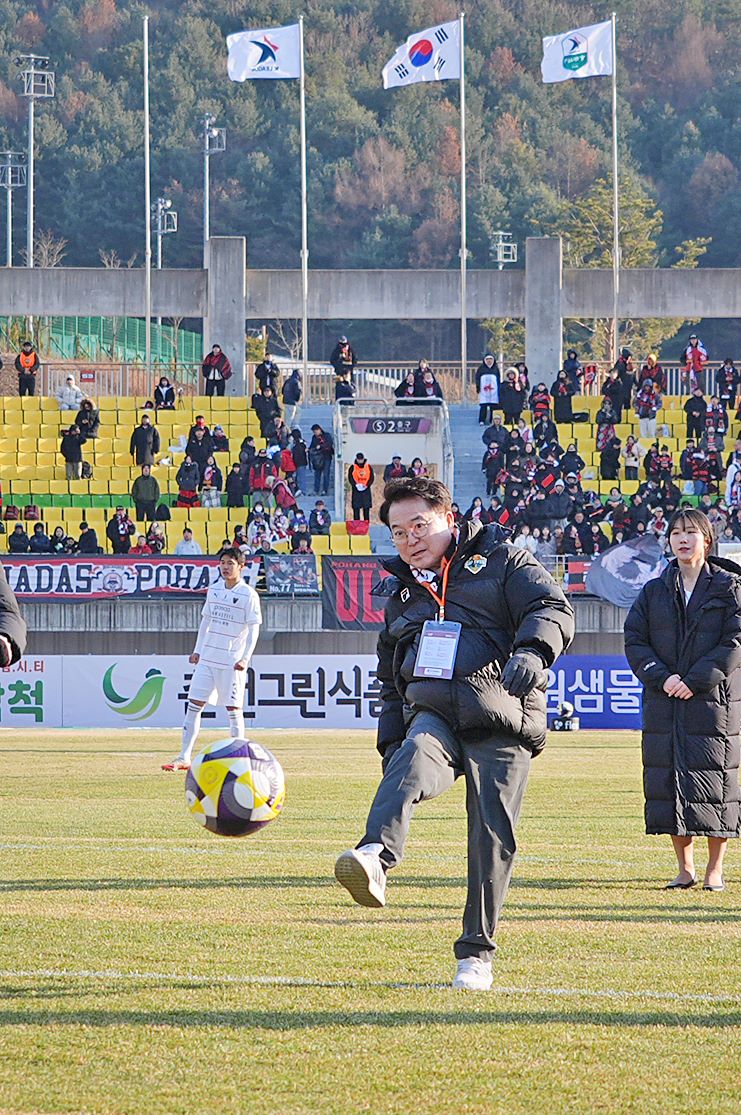 춘천시, 축구 열기로 한파 녹였다…강원FC 홈 개막전 관중 인산인해