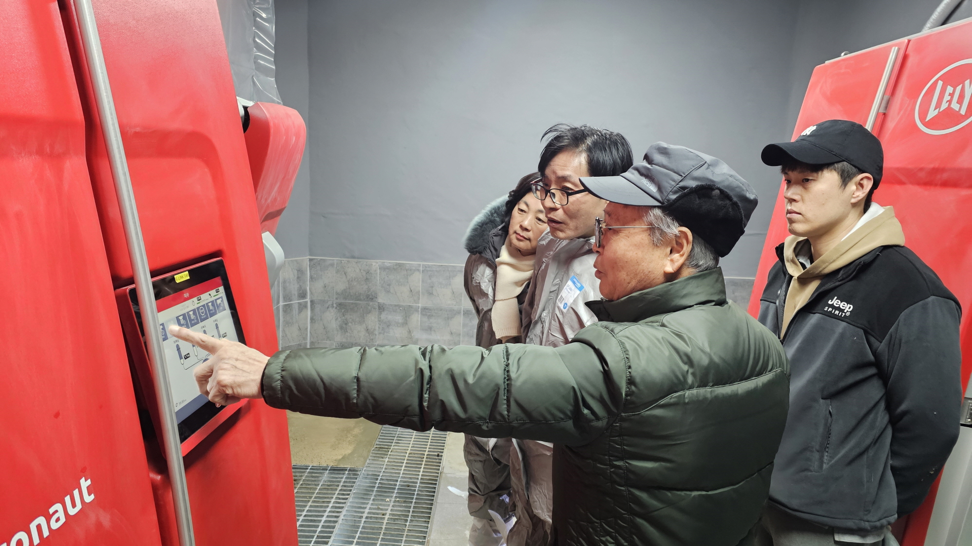 아산시, 지역 최초 로봇 착유기 도입 성공! 스마트 축산 고도화 추진