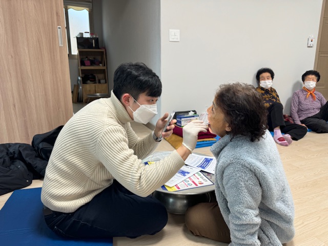 어르신 구강건강 보살펴 드려요!