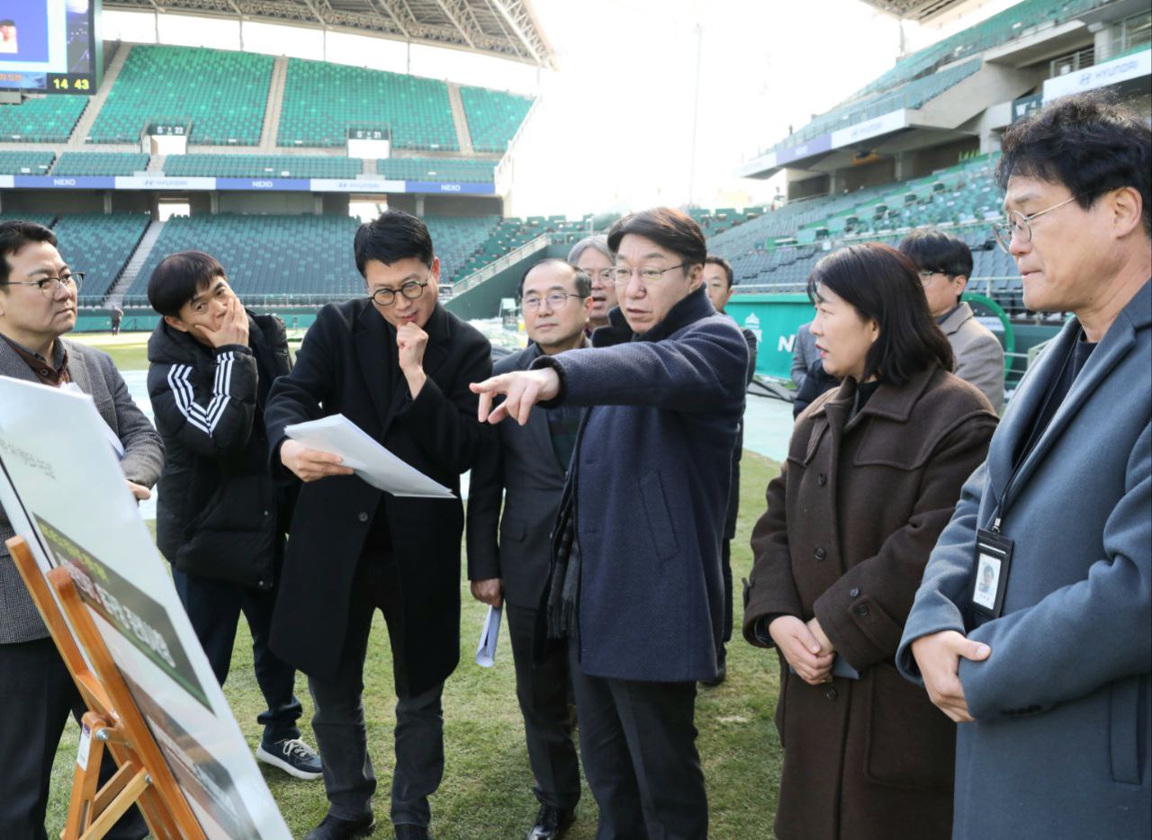 우범기 전주시장, K리그 개막 앞두고 전주월드컵경기장 현장 점검