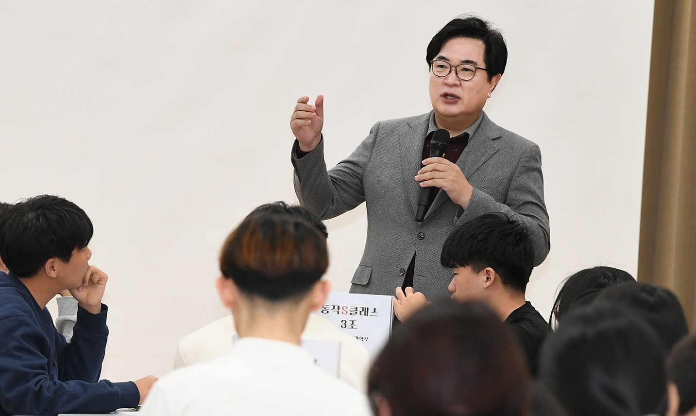 ‘더 강력해진 S클래스’ 동작구, 서울대생과 함께 입시 고민 해결