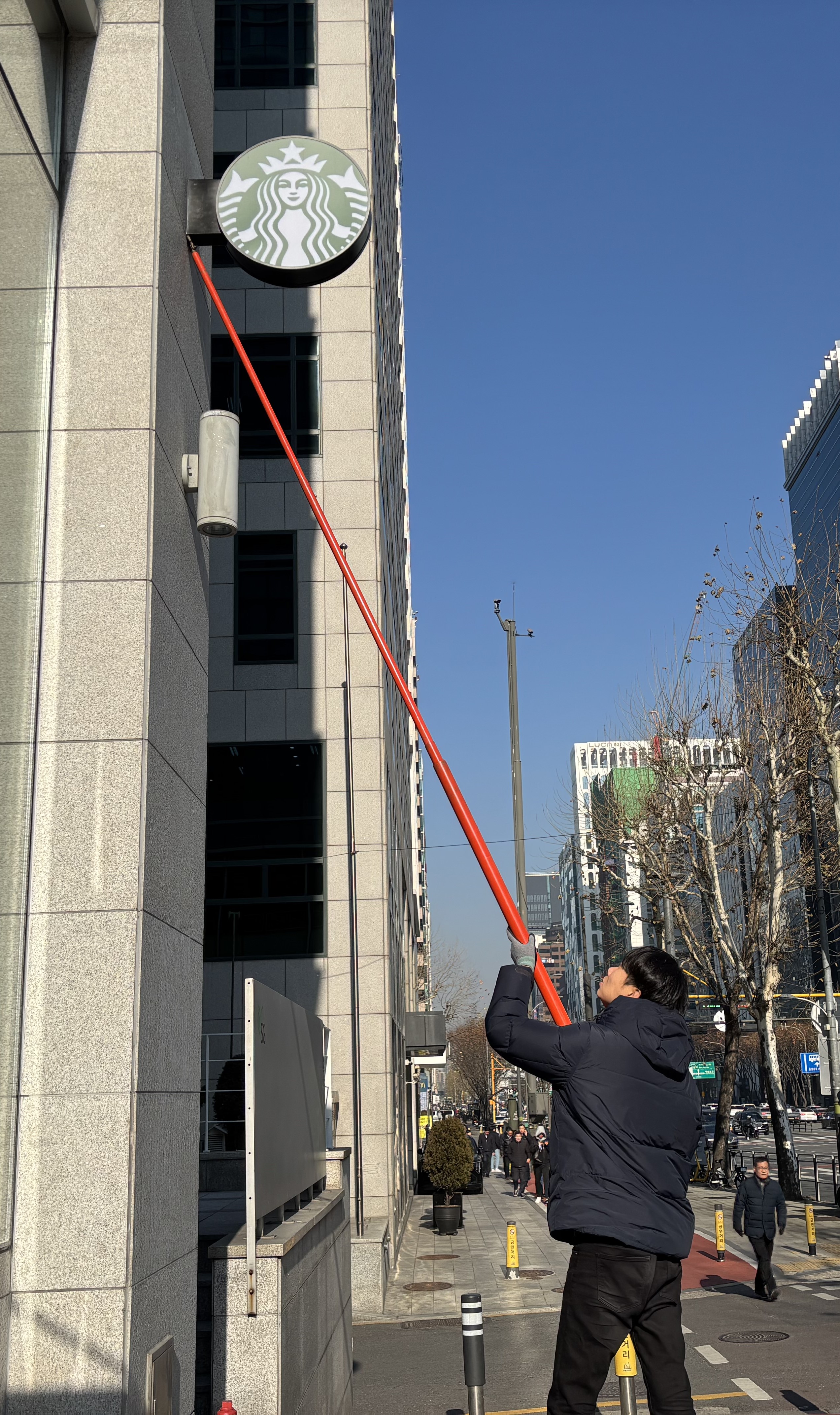 안전이 곧 경제! 서초구, 옥외광고물 점검으로 민생경제 지킨다
