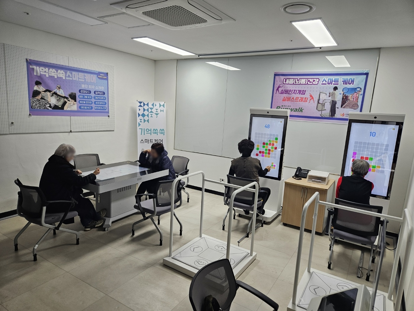 마포구, ICT 기반 스마트 치매안심센터 운영… ‘스마트미러’ 활용