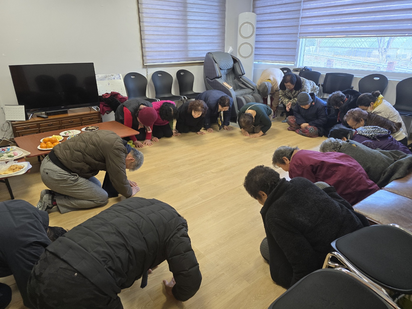 금수강산면, 경로당 방문으로 소통행정 시작