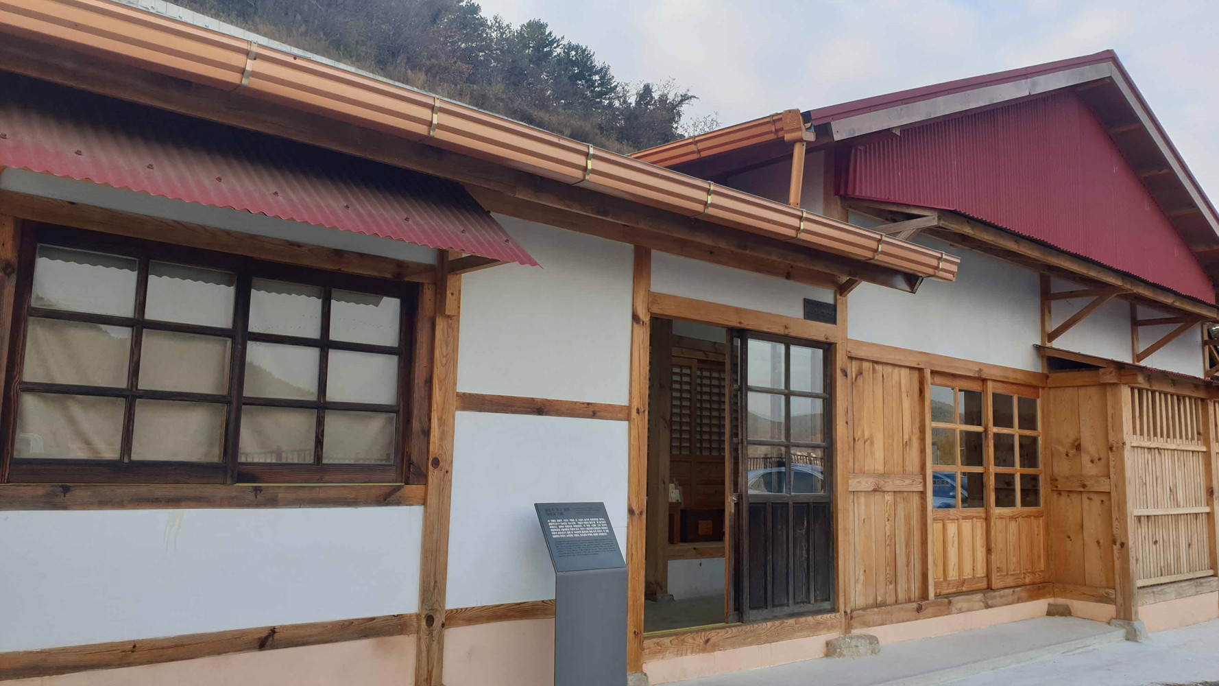 광양시, 윤동주 순국 80주기…친필 유고 보존한 ‘정병욱 가옥’을 찾아