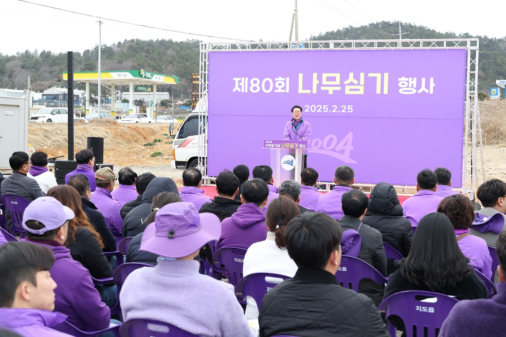 신안군, 전국 첫 식목행사 개최, 새로운 군목 나한송 식재