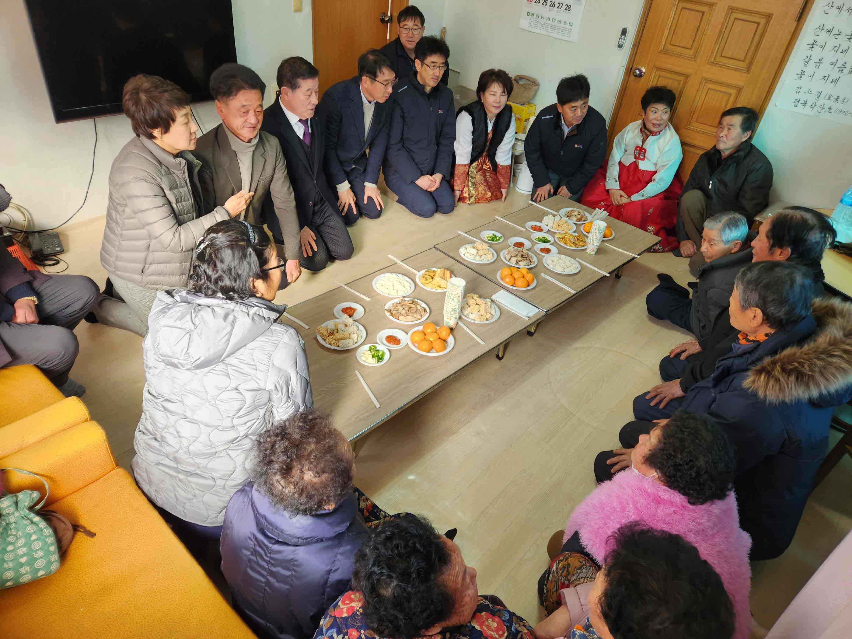 밀양시 산내면, 새해맞이 어르신 세배드리고 경남패스 가입 홍보해