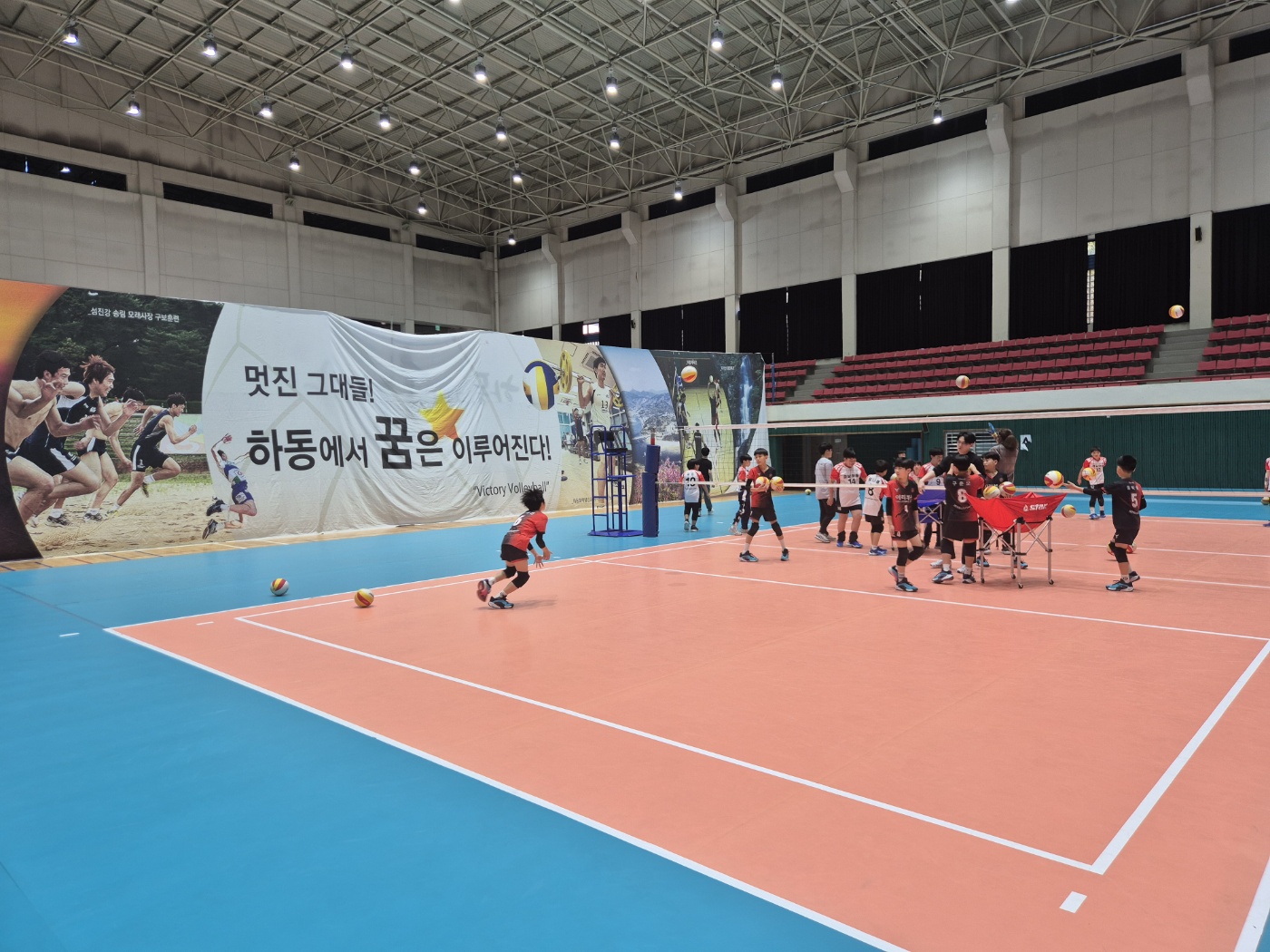 하동교육지원청·하동군 체육회, 배구 동계 전지훈련 선수단 격려