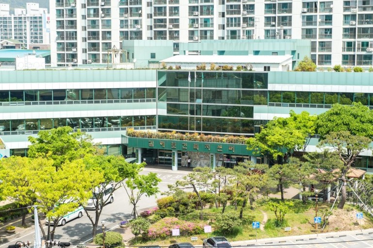 김해시, 60~64세 저소득층 임플란트 최대 200만원 지원