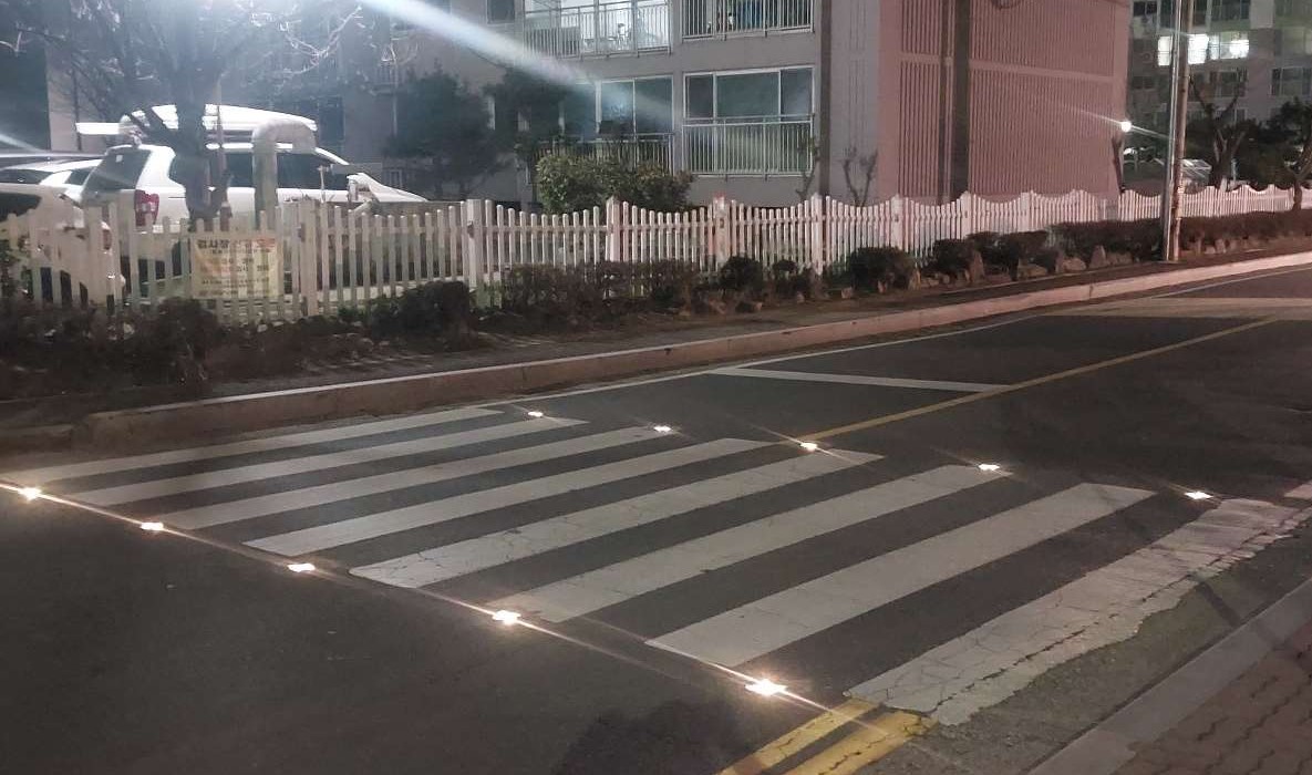 창원특례시, 야간 보행자 안전 위한 횡단보도 안심등불 확대 설치