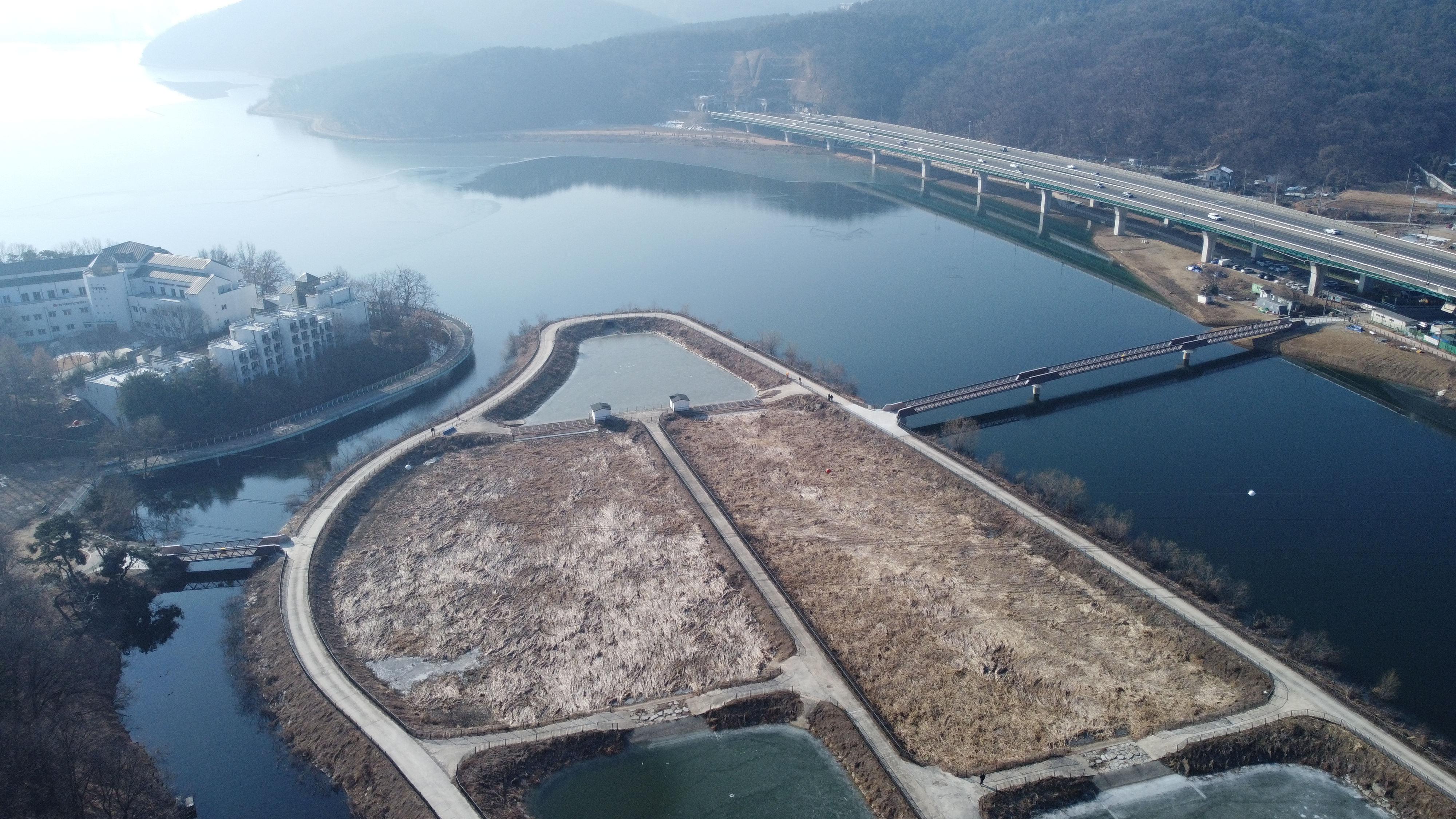 용인시, 기흥저수지에 연결 보도교 2개 설치…짧은 산책 코스 조성