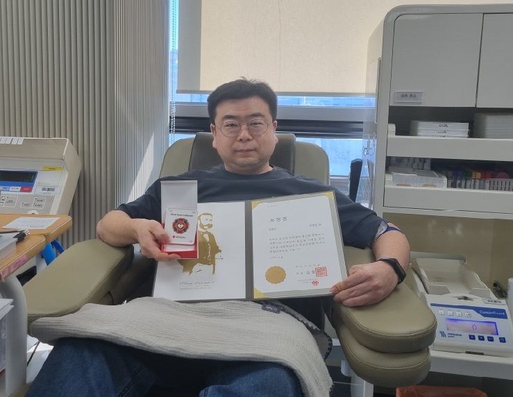 전곡읍행정복지센터 주영진 주무관 ‘헌혈 유공 명예장’ 수상