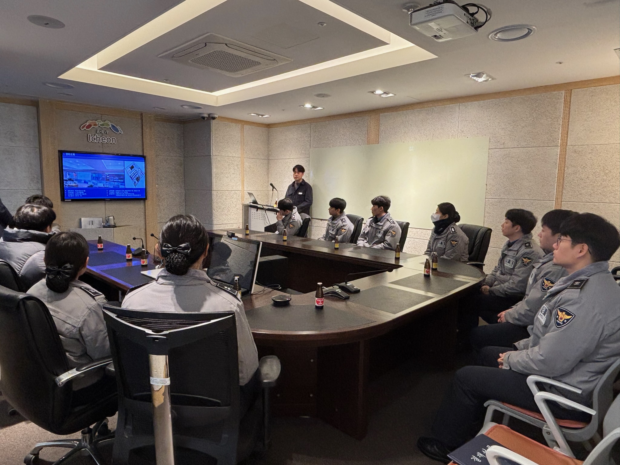 신임 경찰관들, 이천시 CCTV 통합관제센터 견학…첨단 치안 시스템 체험