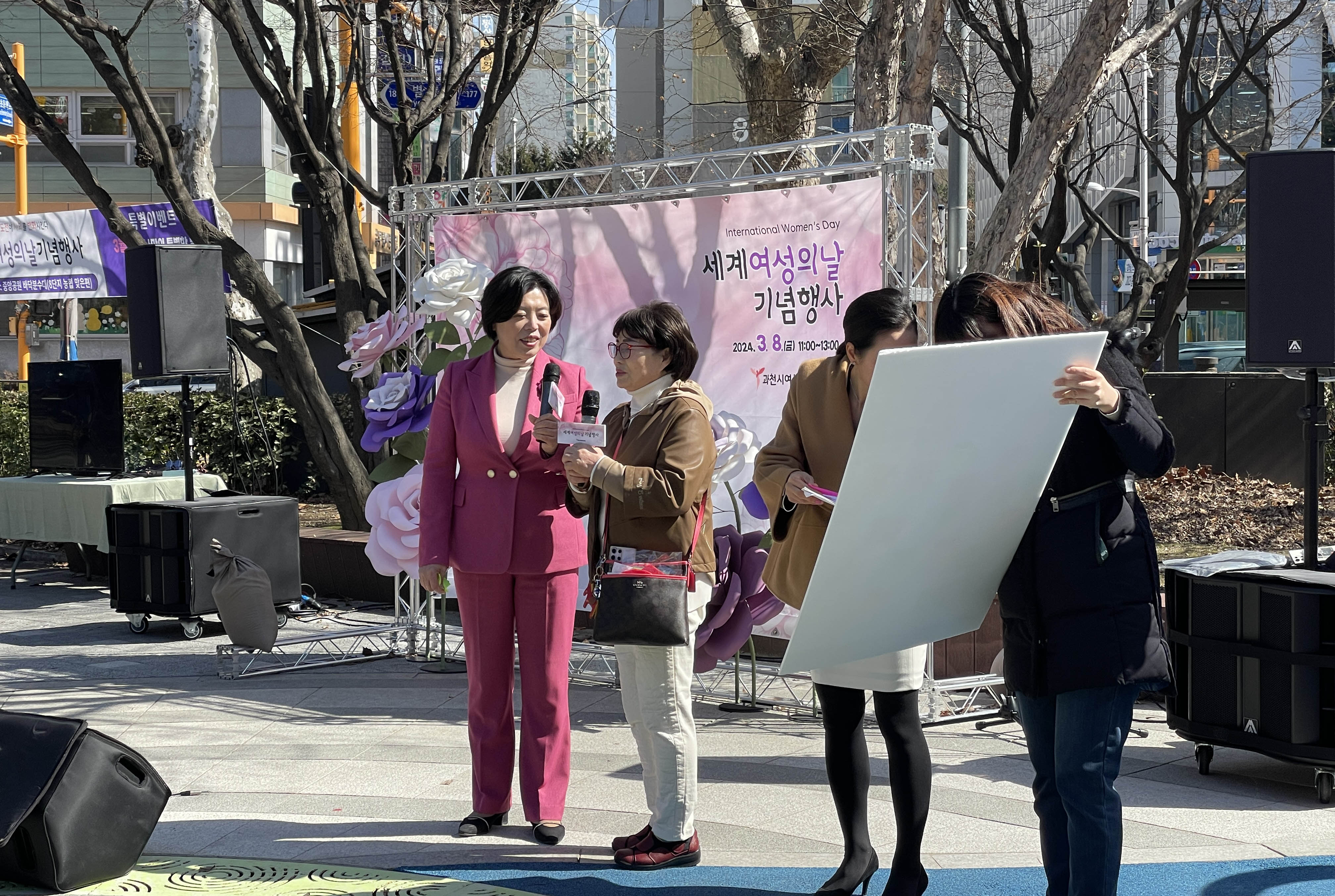 과천시, ‘세계 여성의 날’ 기념해 텀블러 기증받고 차 나누는 행사 열어