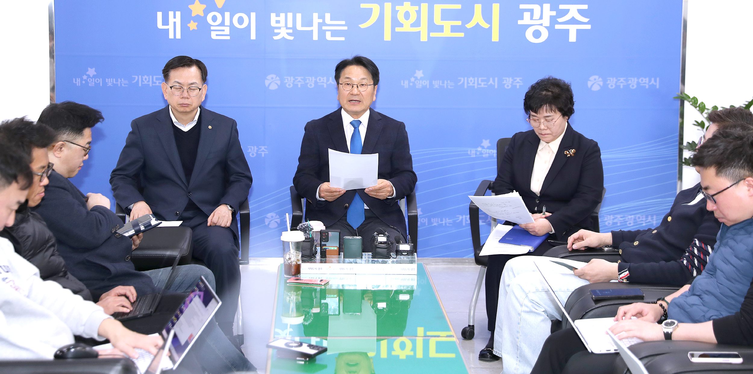 강기정 시장 “무안공항 재개항 계획, 정부가 밝혀야”