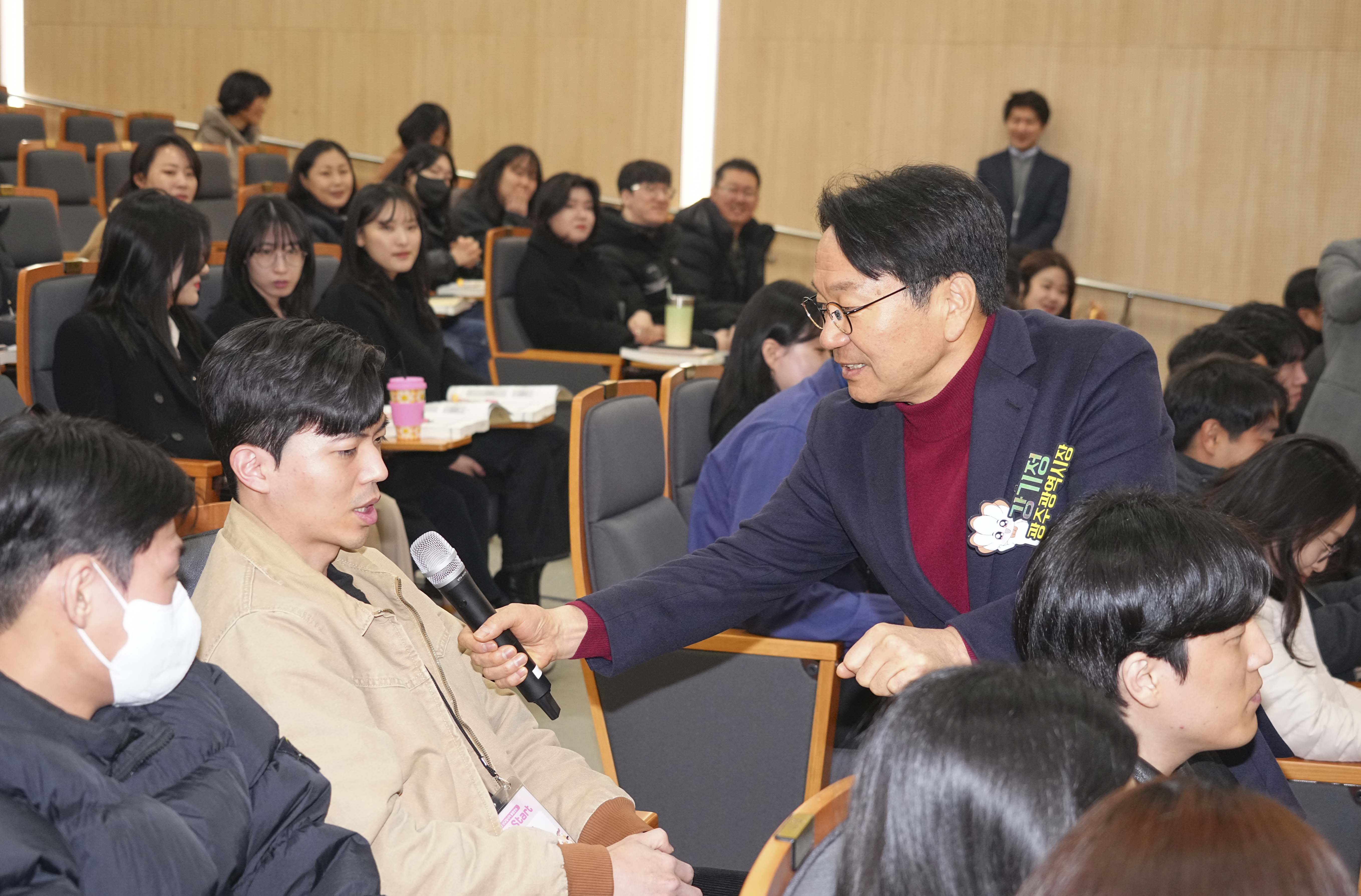 광주시, 공공기관 신규직원 첫 통합 연수 강기정 시장, 시정‧시책 이해 ‘토크콘서트’