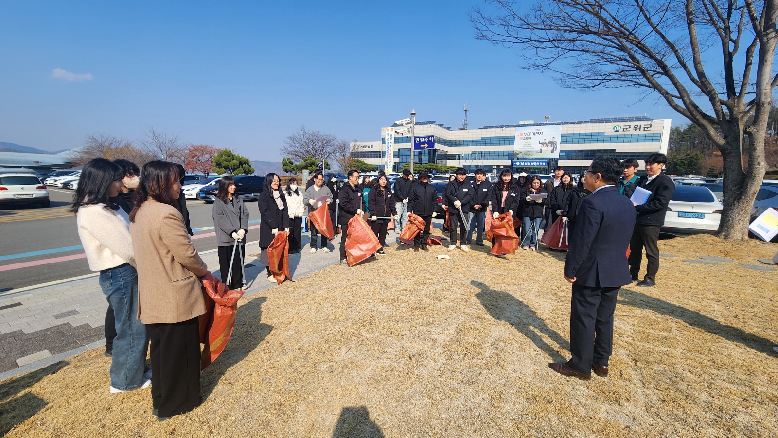 우리 손으로 깨끗하게! 군위군 봄맞이 합동 대청소 실시
