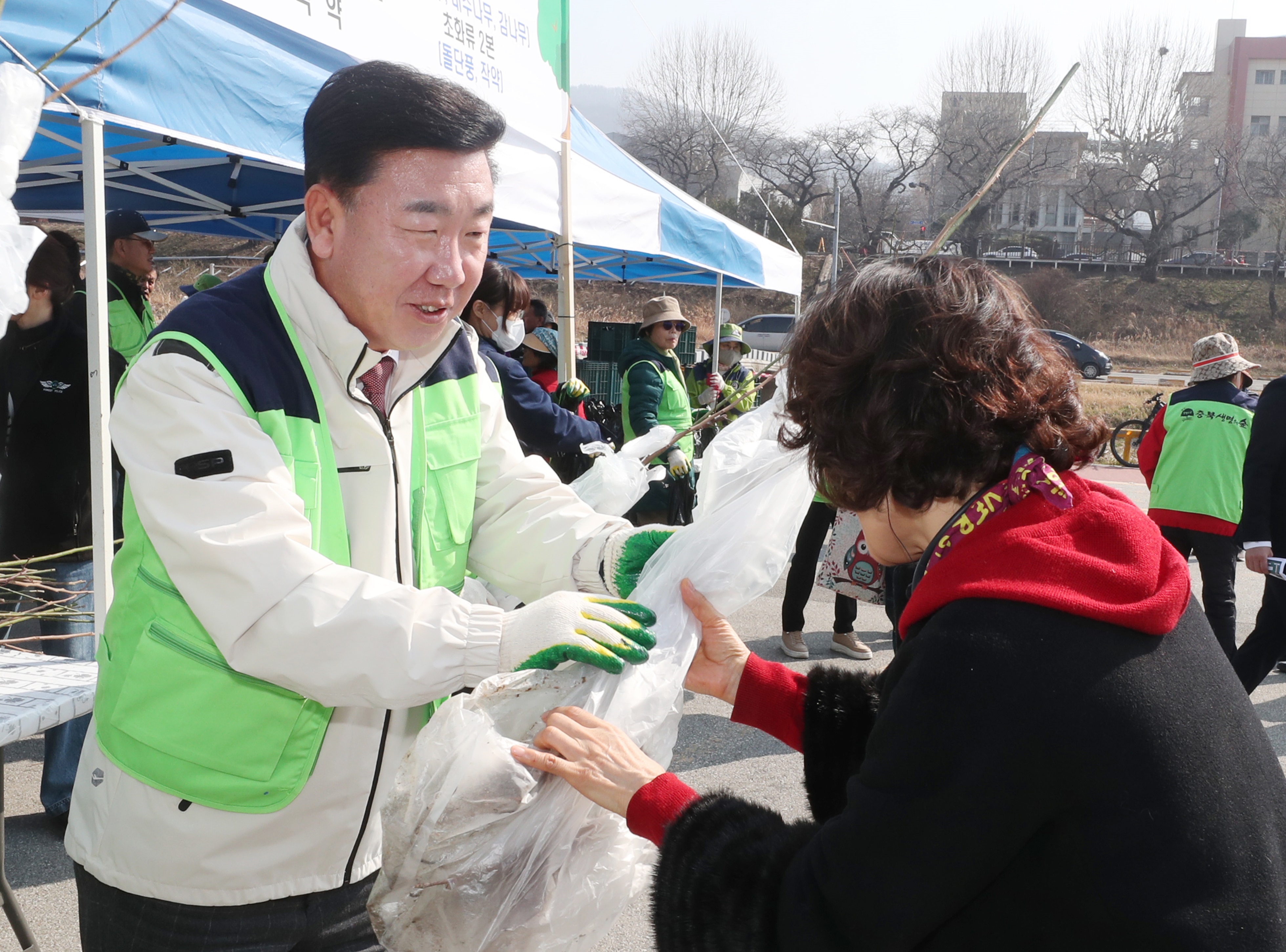 청주시, 2025년 나무 나누어주기 행사 성료