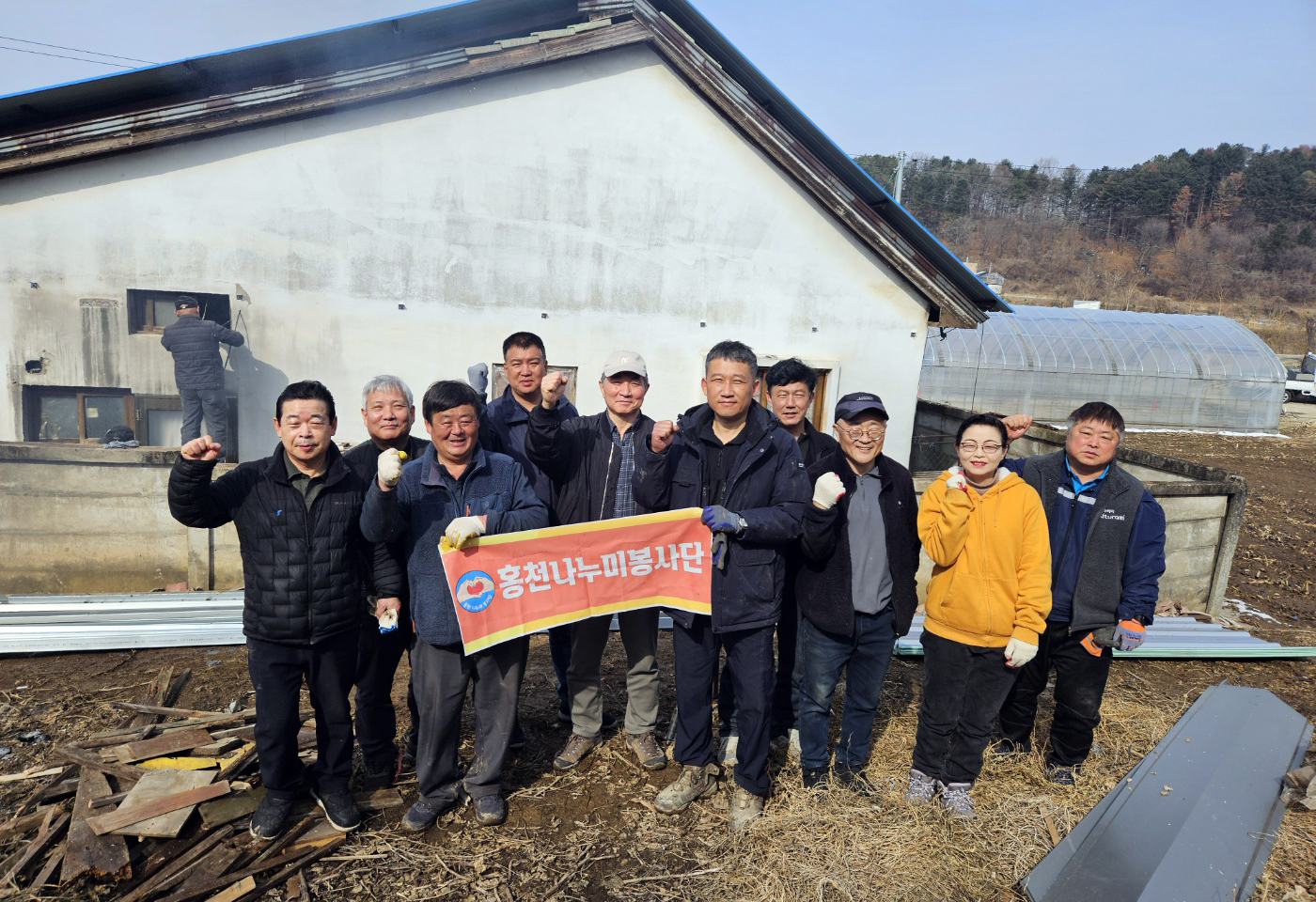 홍천나누미봉사단, 화동리의 어르신들을 위한 집수리 봉사활동